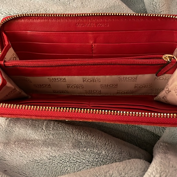 Rustic Michael Kors Wallet! Worn out a bit on the sides. - Picture 5 of 5